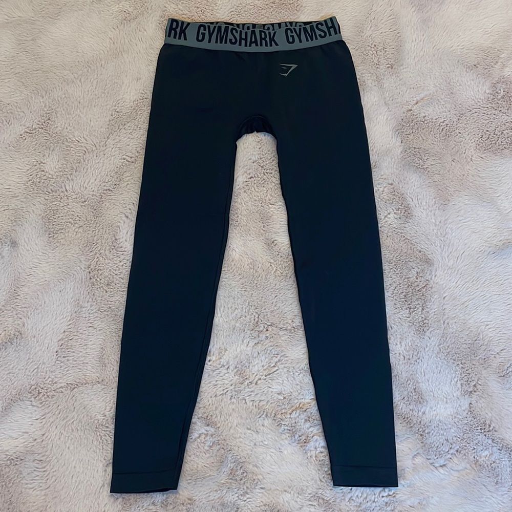 Gym shark leggings